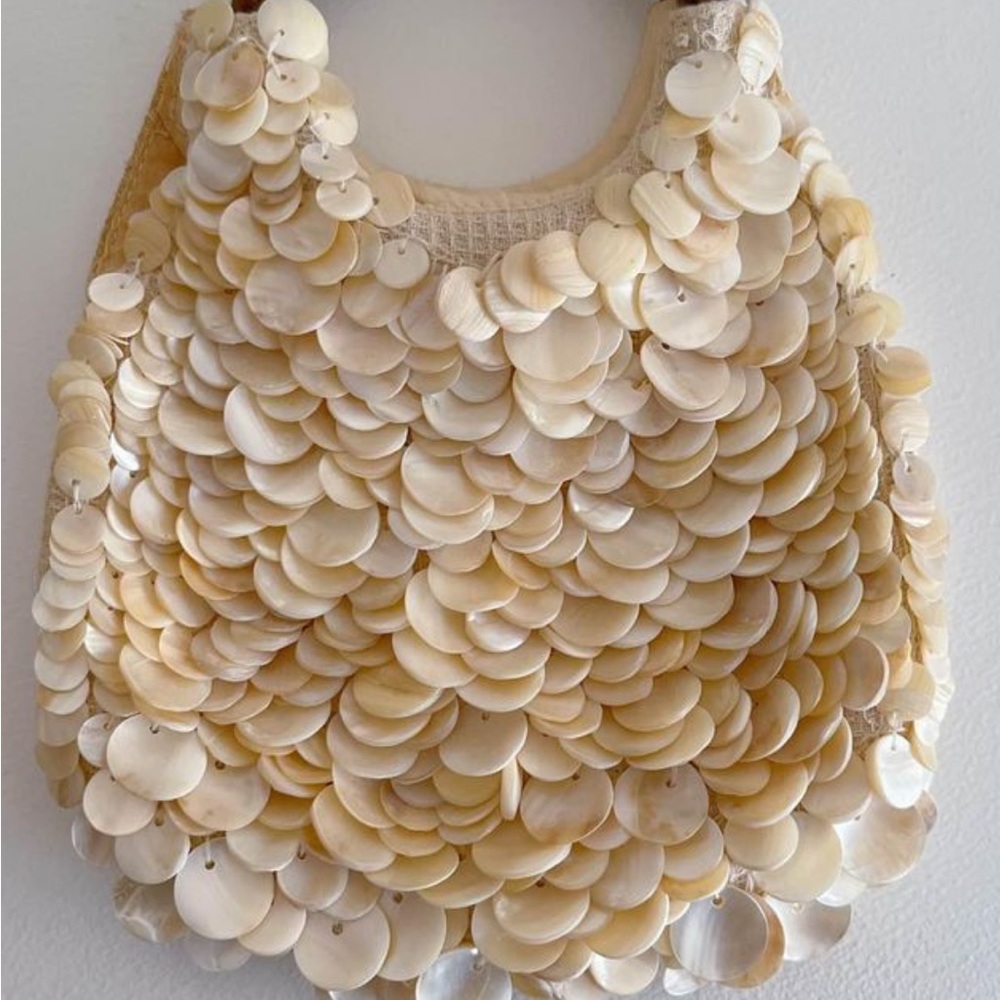 Sportsgirl UNDER THE SEA SHELL CLUTCH BAG - Picture 4 of 7
